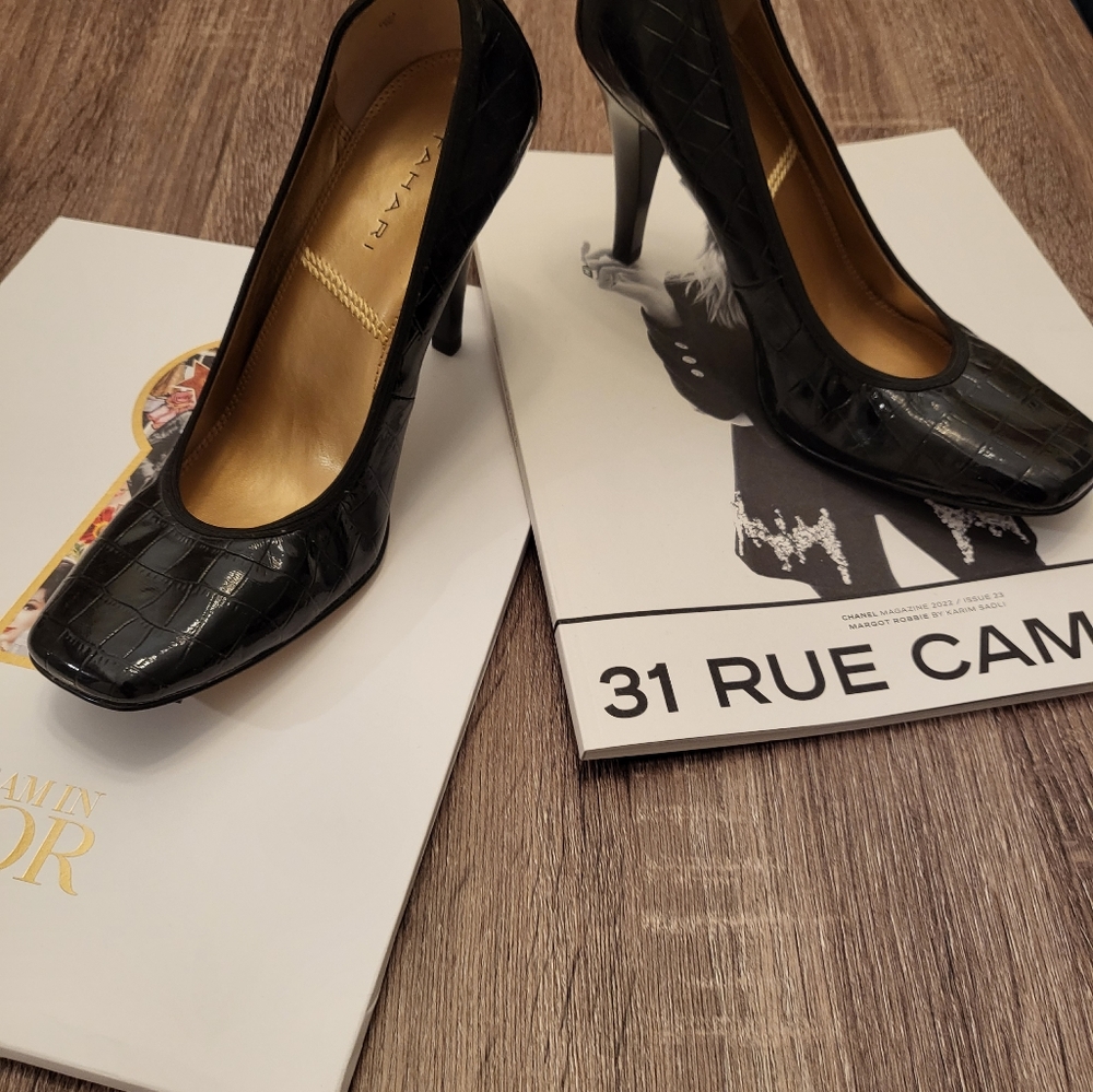 Tahari Pumps
